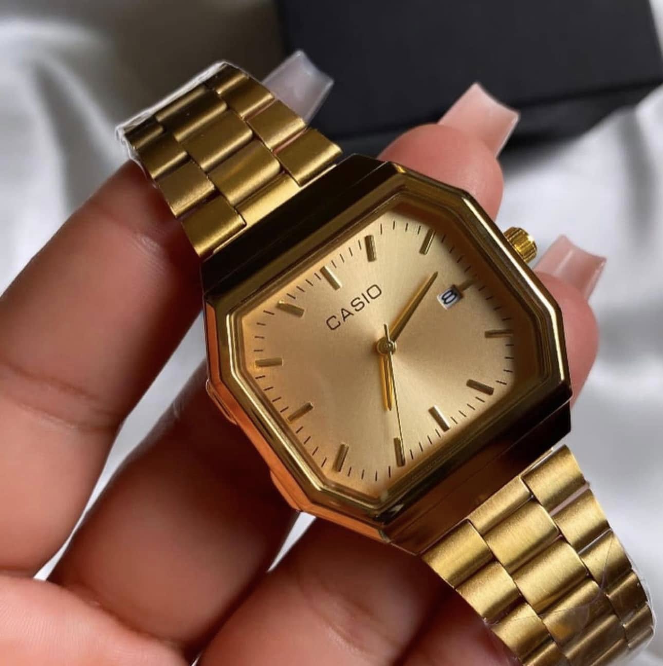 ساعة CASIO الذهبية الأصلية… لمسة فخامة كلاسيكية تخليك تبان راقي فورًا!