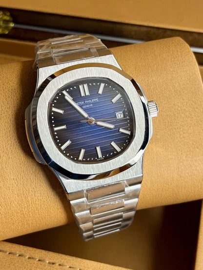 ساعة Patek Philippe Nautilus الفاخرة… أناقة هادئة ترفع قيمتك بدون ما تتكلم!