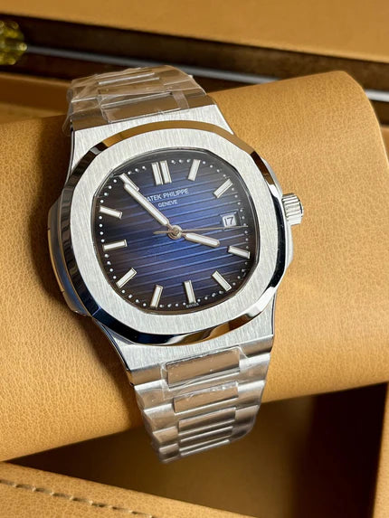 ساعة Patek Philippe Nautilus الفاخرة… أناقة هادئة ترفع قيمتك بدون ما تتكلم!