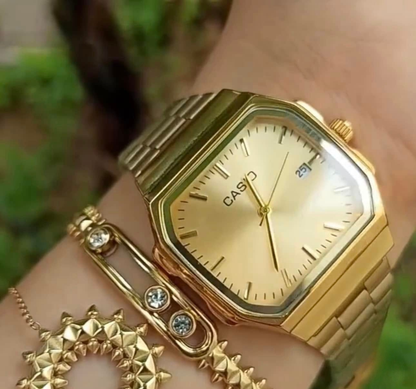 ساعة CASIO الذهبية الأصلية… لمسة فخامة كلاسيكية تخليك تبان راقي فورًا!
