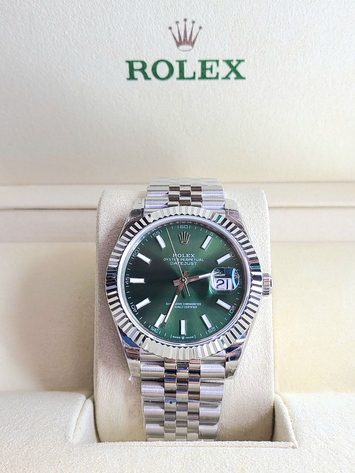 ساعة روليكس Datejust الأصلية الشكل فخامة تُشبهك وتكمل أناقتك!